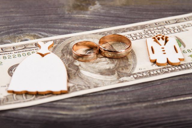 10 Wedding Experts Share Their Top Cost-Cutting Secrets